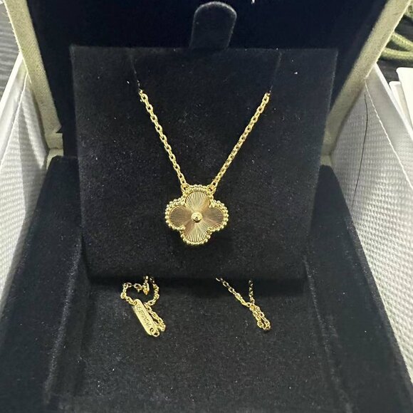 Van Cleef & Arpels Classic Gold Necklace - Picture 1 of 4